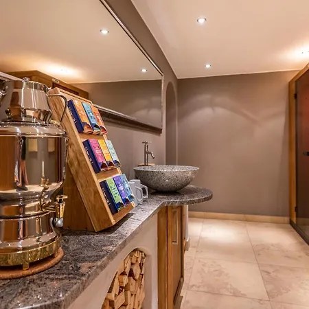 Jaegerheim Aparthotel 4*