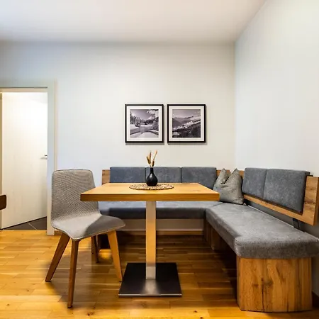 Jaegerheim Aparthotel 4*